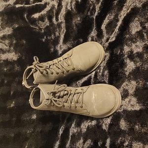 Boys black boots with zipper